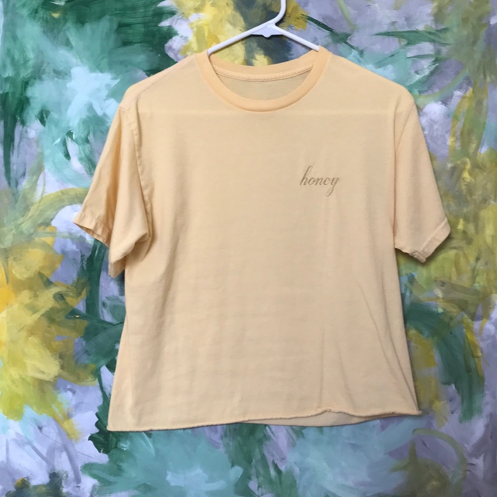 3/35✨ Brandy Melville Honey Shirt